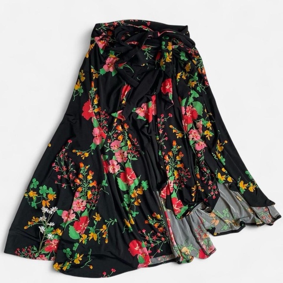 Black floral wrap skirt - Picture 1 of 7